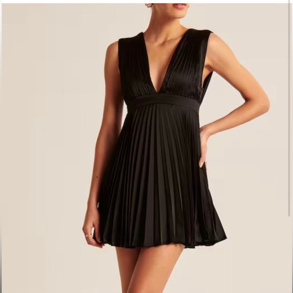 Abercrombie pleated black dress